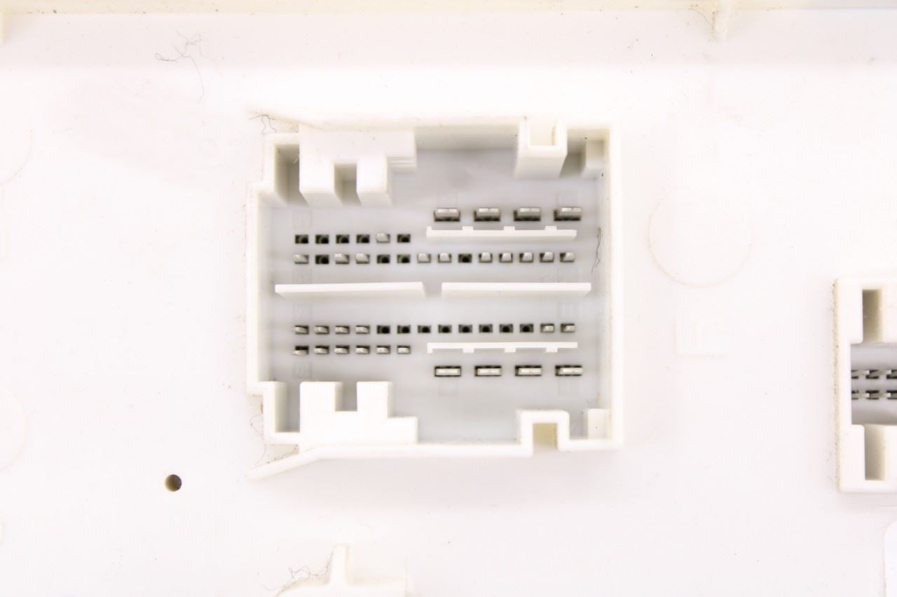 2015 Dodge Durango SXT Body Computer Control Module BCM BCU 68236139AE OEM - Alshned Auto Parts
