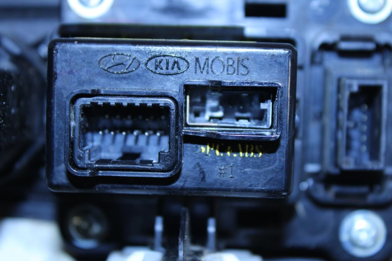 19-20 Hyundai Santa Fe Center Console Tray w/ USB Port and Outlet 84630-S2000-4X - Alshned Auto Parts