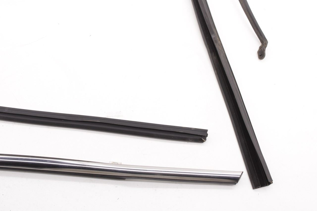 16-18 KIA Sorento EX RR RH Door Run Channel w/ Belt Outer and Inner Weatherstrip - Alshned Auto Parts