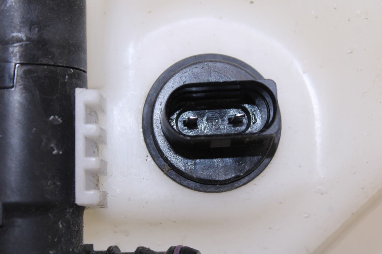 11-18 Porsche Cayenne S FR Windshield Wiper Washer Reservoir 95852870300 *ReaD* - Alshned Auto Parts