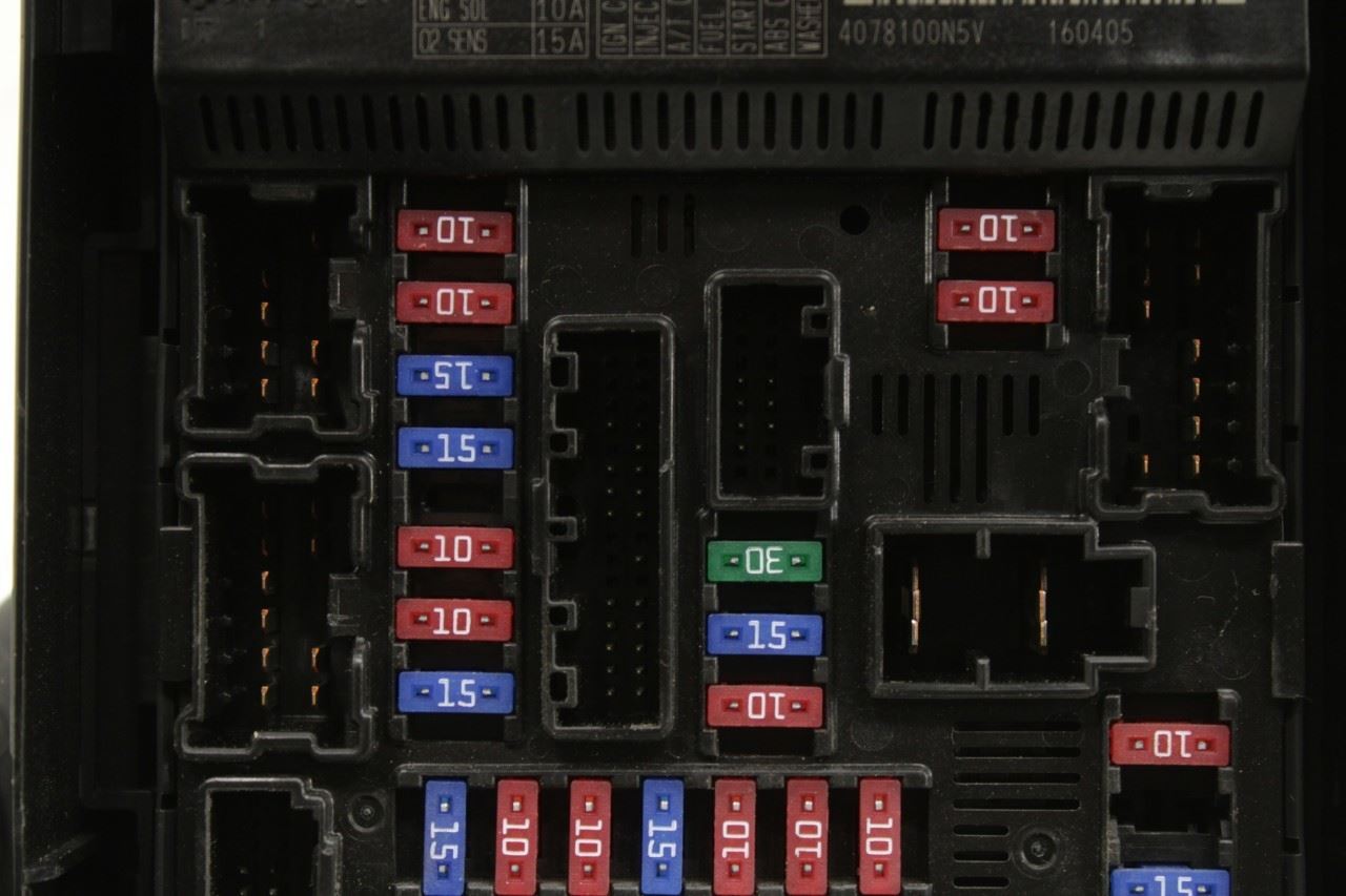 2014-18 Infiniti Q50 Premium 3.0L RWD Engine Bay IPDM Fuse Relay Box 284B7-3JV0D - Alshned Auto Parts