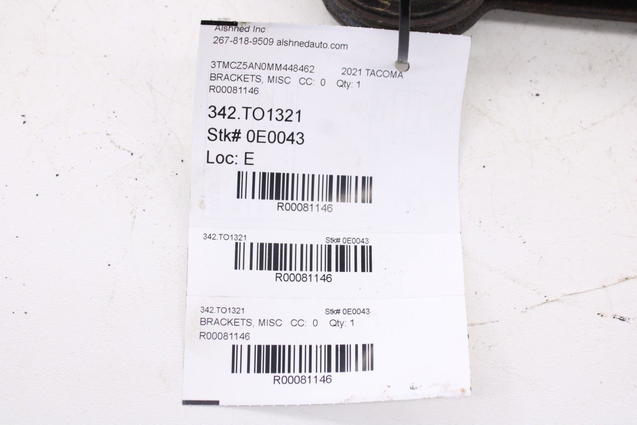 05-23 Toyota Tacoma SR5 3.5L Front Right Side Axle Differential Support Bracket11