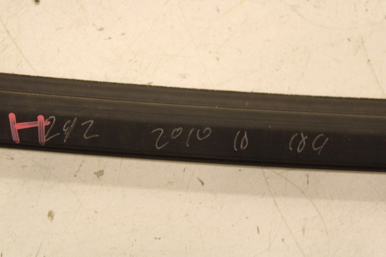 17-19 GMC Acadia SLT-1 Front Right Door Run Channel w/ Belt Molding Weatherstrip - Alshned Auto Parts