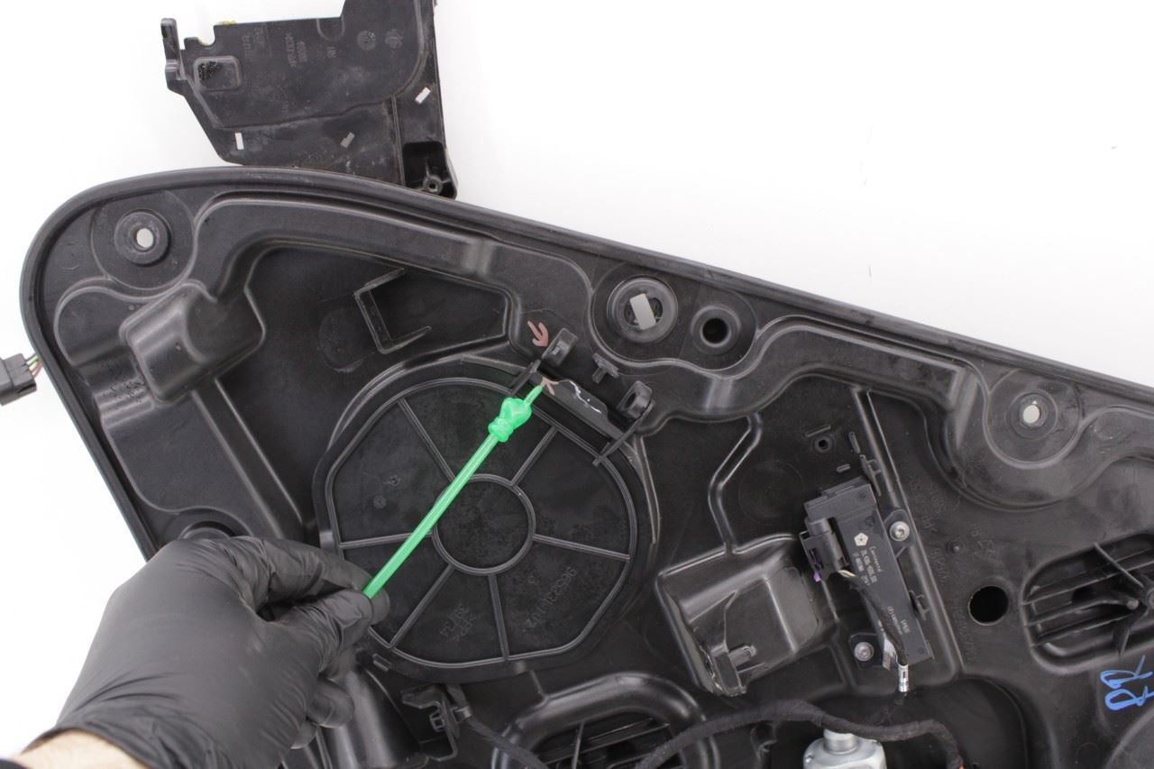 11-22 Jeep Grand Cherokee Overland Rear RH Door Window Regulator w Carrier *ReaD - Alshned Auto Parts