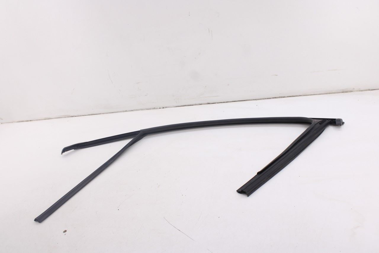 2019-2023 Hyundai Santa Fe SEL Front Right Door Run Channel w/ Belt Weatherstrip6