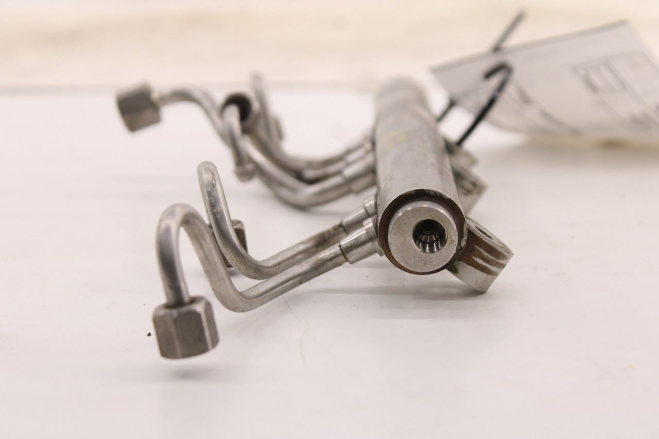 13-15 BMW 750i xDrive 4.4L Twin Turbo RH Side High Pressure Fuel Injection Rail5