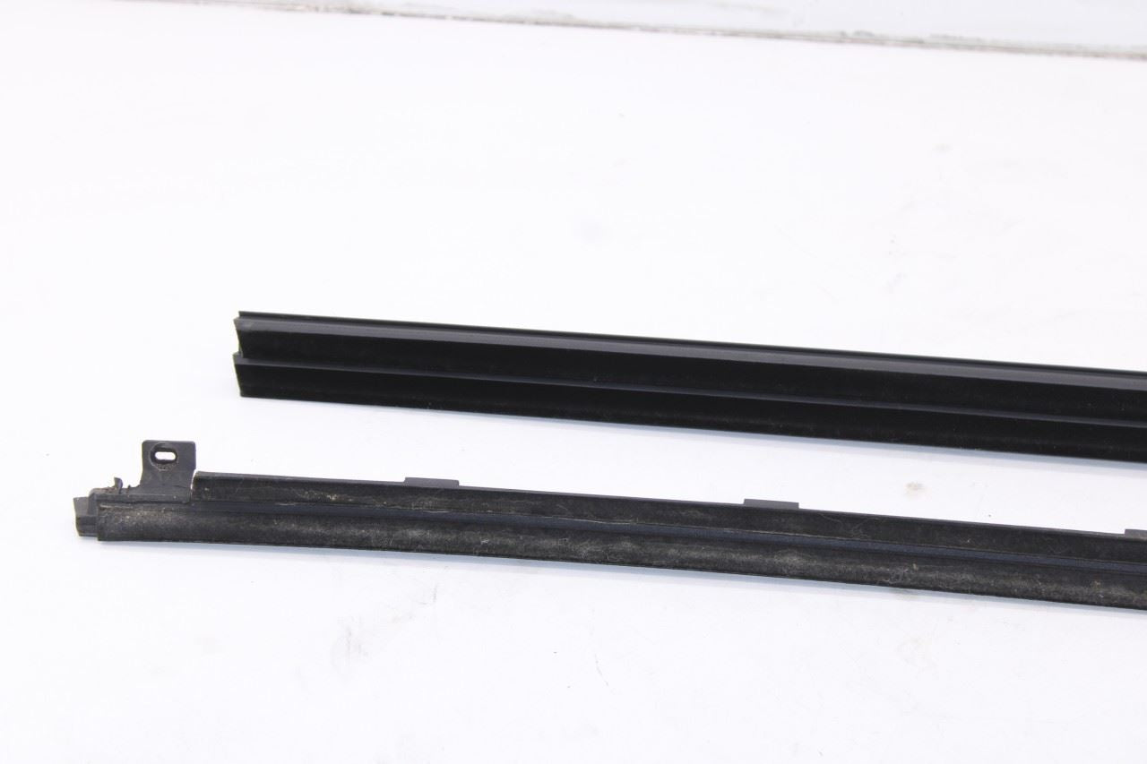15-23 Ford Mustang Conv V6 2Dr Front Right Door Outer w/ Inner Belt Weatherstrip2