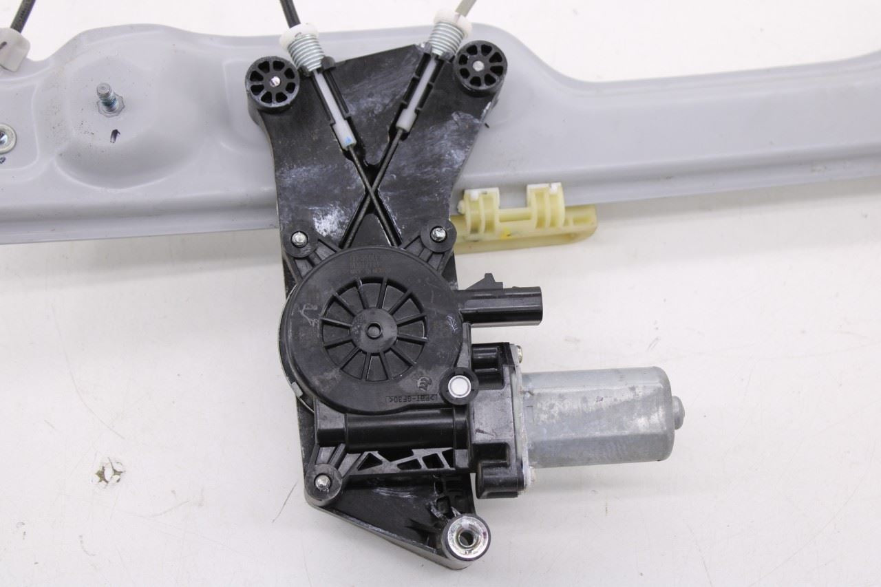 2018-2024 Chevrolet Equinox LT Front Right Side Door Window Regulator w/ Motor2
