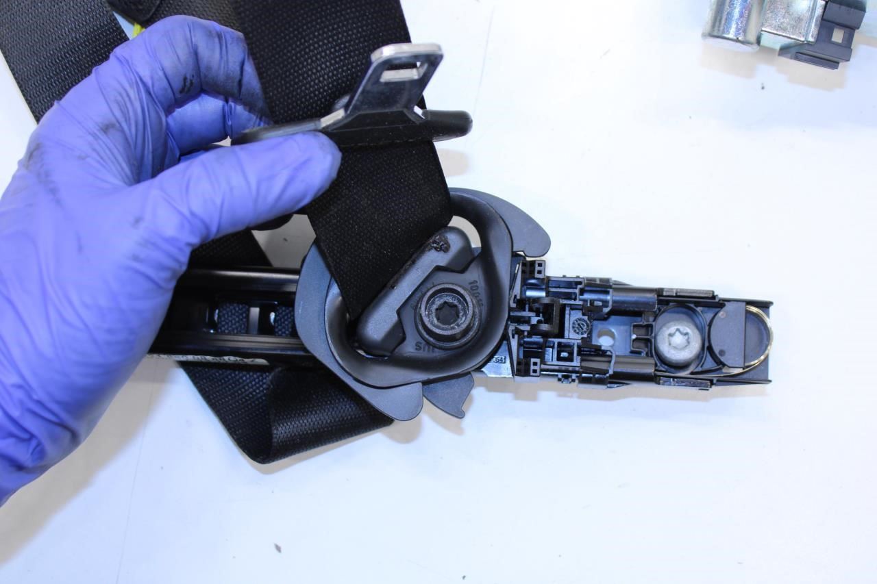 2010 Mercedes-Benz S550 Front RH Side Seat Belt Retractor 221-860-92-85-9C94 OEM - Alshned Auto Parts
