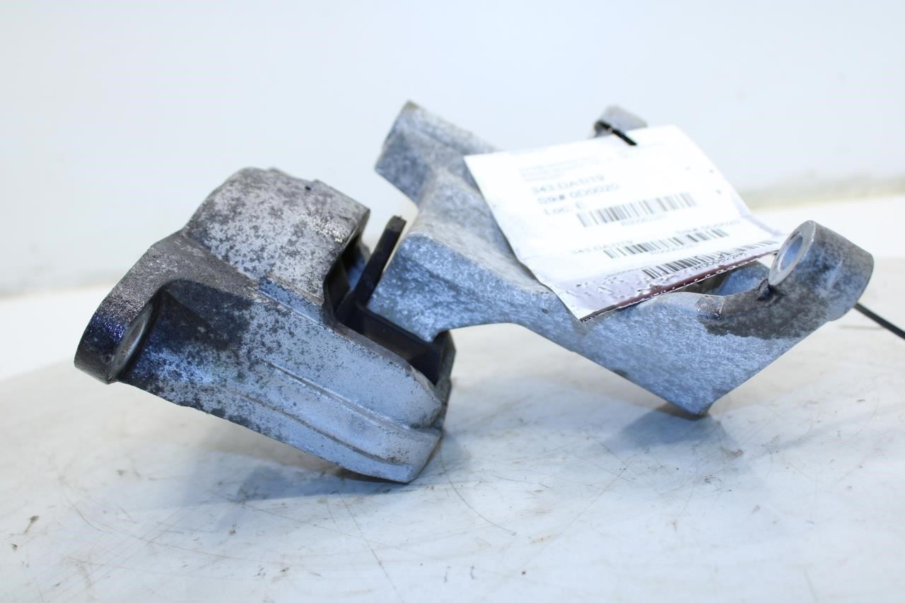 14-19 Nissan Sentra SV 1.8L FWD Right Engine Mount Insulator Bracket 11210-5UD0A - Alshned Auto Parts