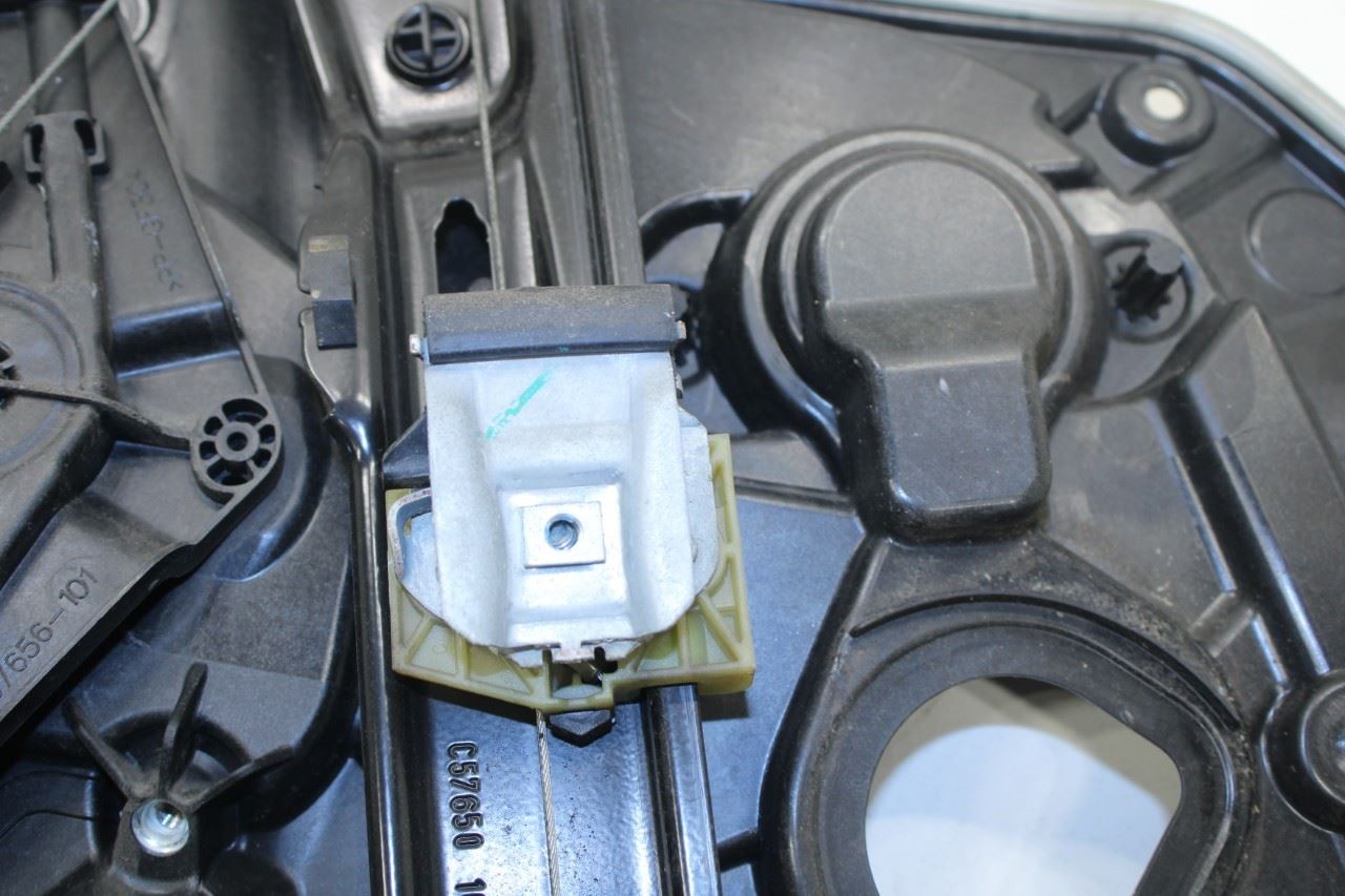 17-2019 Alfa Romeo Giulia Ti FR RH Door Window Regulator w/ Carrier 00505514710 - Alshned Auto Parts
