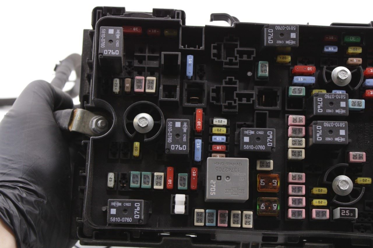 17-20 Chrysler Pacifica 3.6L FWD Intelligent Power Distribution Center Fuse Box - Alshned Auto Parts