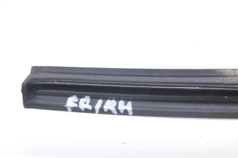 17-24 Chrysler Pacifica Front Right Door Window Outside Belt Molding 68188788AG - Alshned Auto Parts