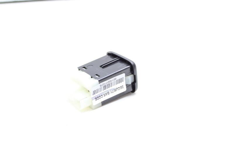 2018-2024 Buick Enclave RR RH / LH Quarter Panel USB Adapter Outlet 13527225 OEM - Alshned Auto Parts