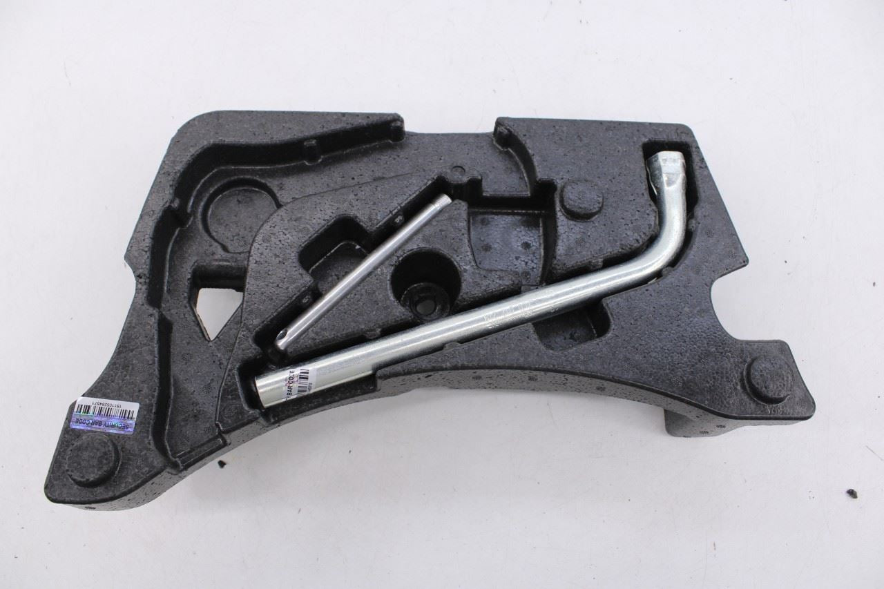2011-18 Porsche Cayenne S Lifting Jack and Tool Kit w/ Containers and Compressor12