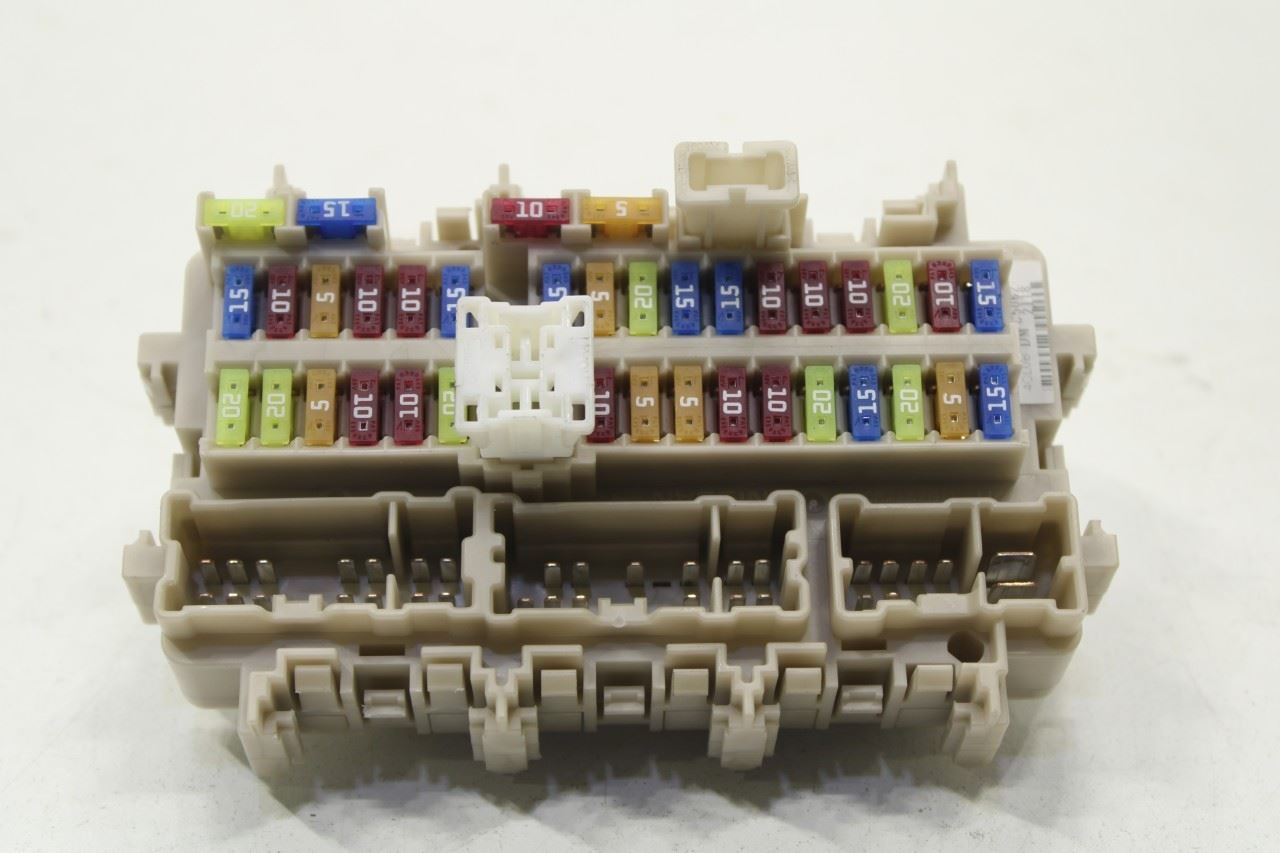 17-22 Nissan Rogue Sport SL AWD Cabin Instrument Panel Fuse Relay Junction Block - Alshned Auto Parts