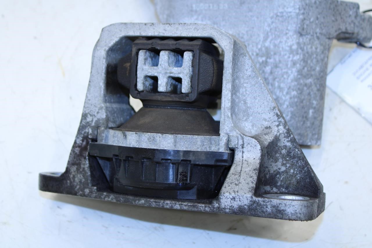 14-19 Nissan Sentra SV 1.8L FWD Right Engine Mount Insulator Bracket 11210-5UD0A - Alshned Auto Parts