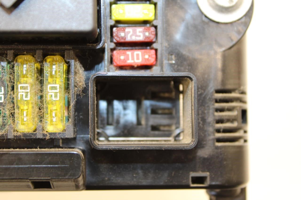 2010-15 BMW 750i xDrive 4.4L Front Power Distribution Fuse Relay Box 61149252816 - Alshned Auto Parts