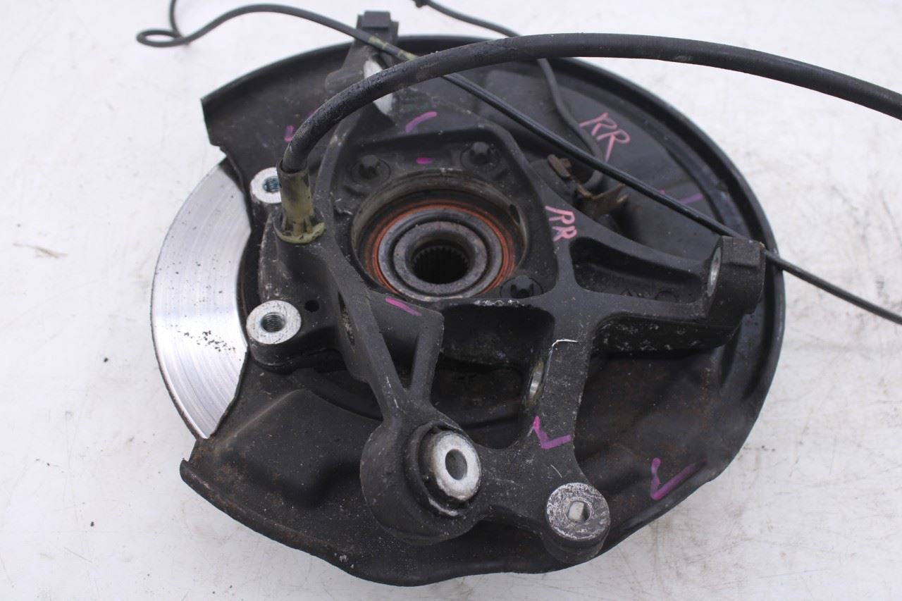 2003-2006 Mercedes-Benz E500 Rear Right Side Spindle Knuckle Hub 211-350-84-0811