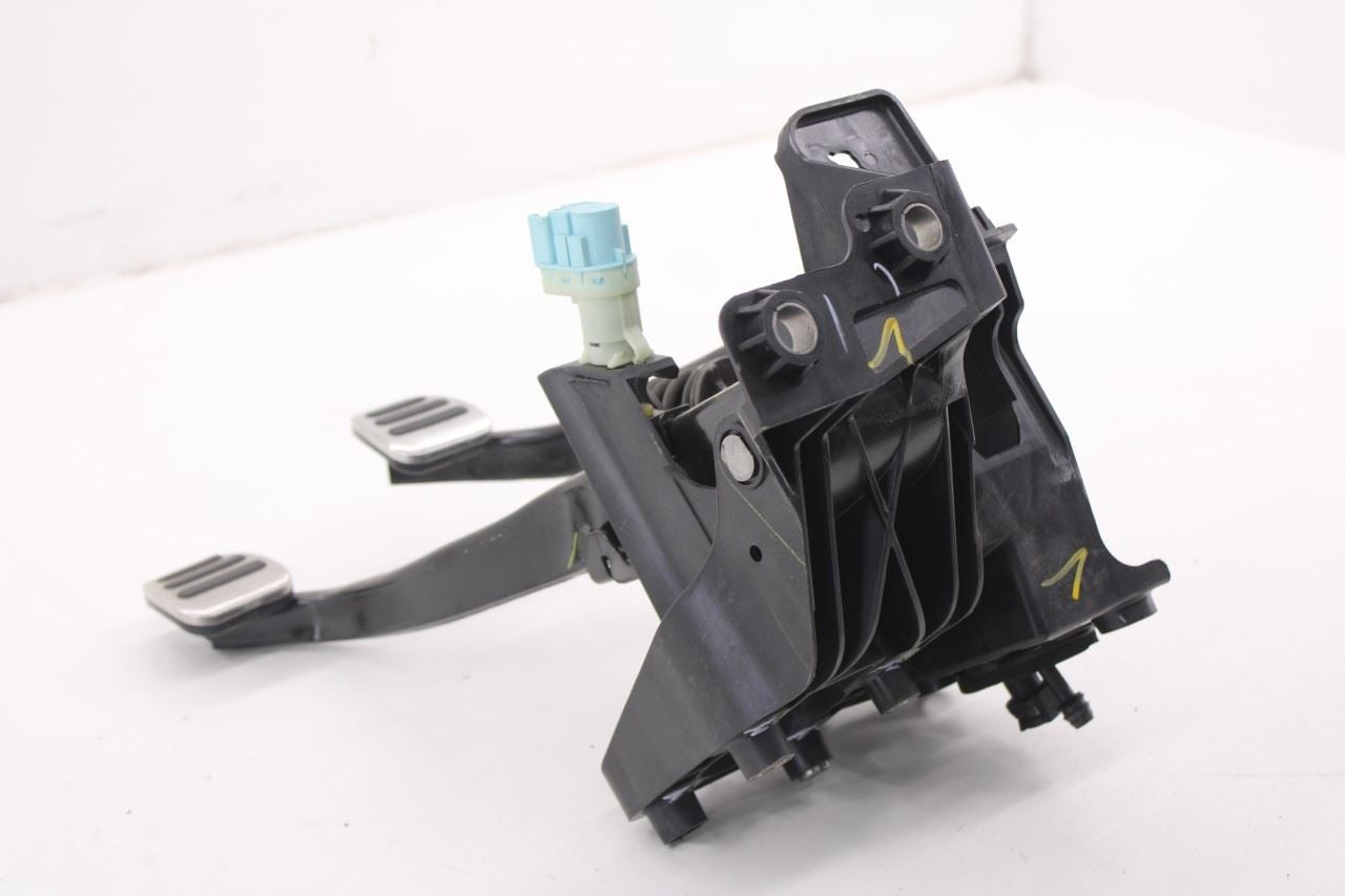 19-20 Ford Mustang GT 5.0L Accelerator Throttle Gas Pedal Sensor and Brake Pedal7