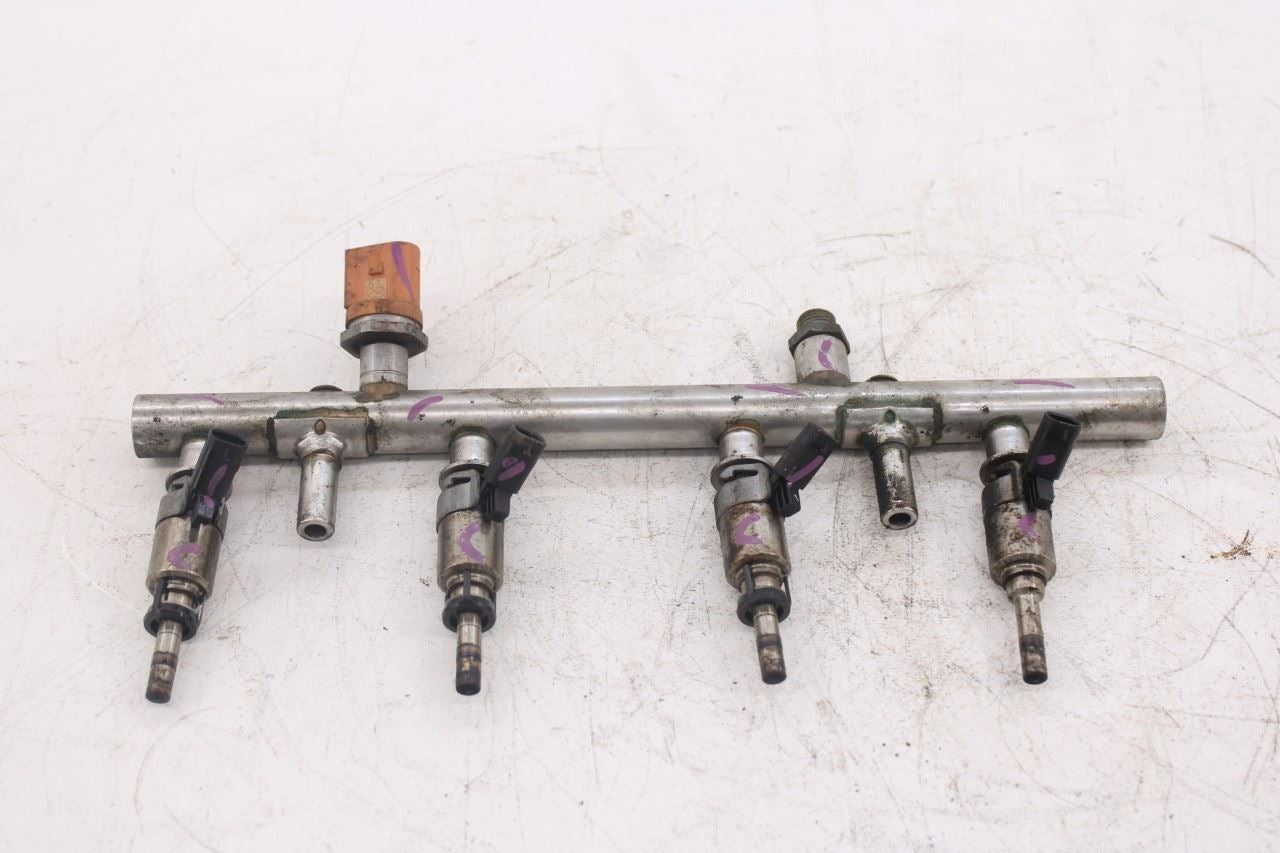 2013-2017 Audi Q5 Premium 2.0L Fuel Rail with Injectors 06H133317D OEM3