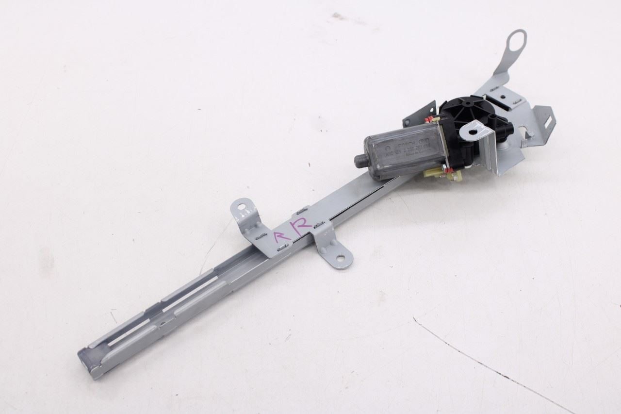 06-09 Mercedes-Benz CLK 350 Front RH Side Seat Belt Feeder Adjuster Guide *ReaD*2