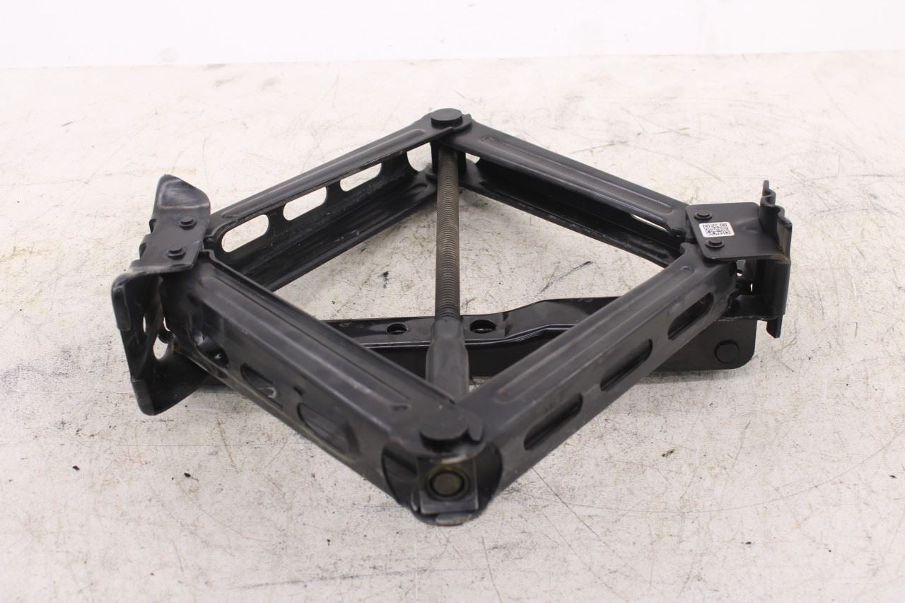 2020-26 Ford Explorer Interceptor Scissor Lift Jack and Tool Kit LB5C-17A078-AA4