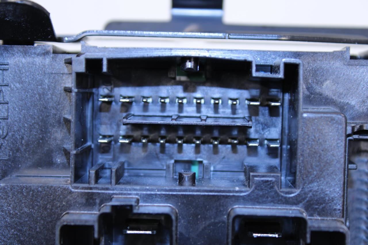 2017-18 Jeep Compass Latitude Body Control Module BCM w/ Bracket 68381687AD OEM - Alshned Auto Parts