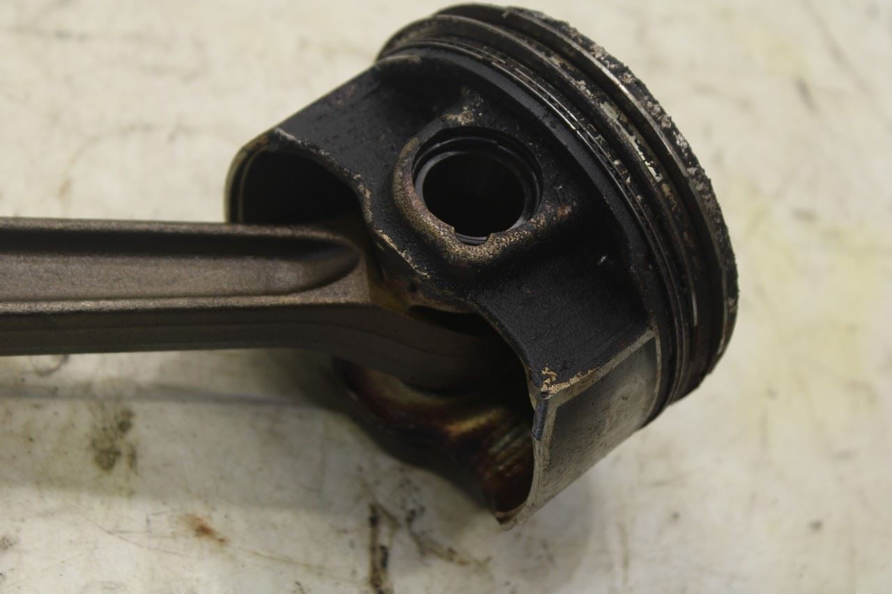 2017-22 Alfa Romeo Giulia Ti 2.0L AWD Engine Piston 3 w/ Connecting Rod 50052788 - Alshned Auto Parts