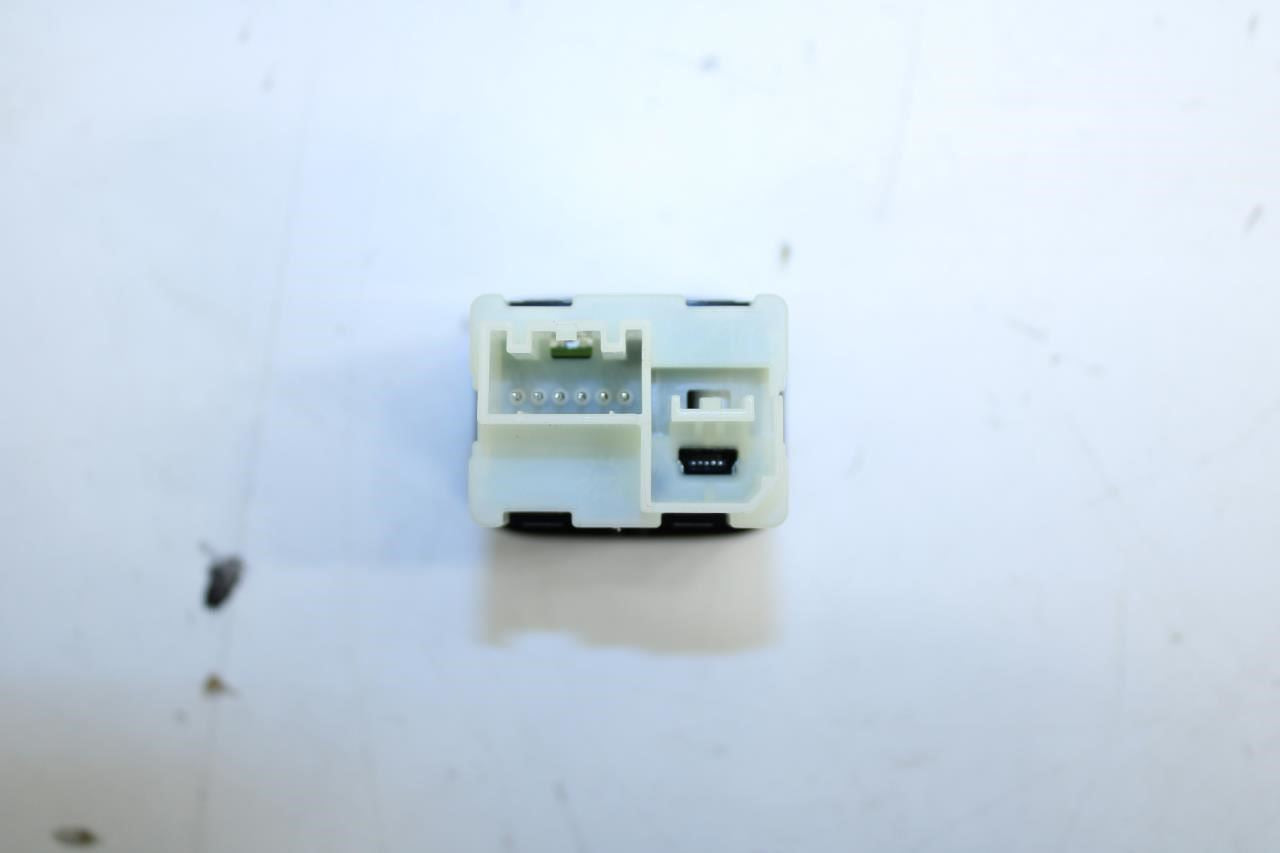 2017-20 Buick Encore Center Console Dual USB Adapter Auxiliary Jack 13519224 OEM - Alshned Auto Parts