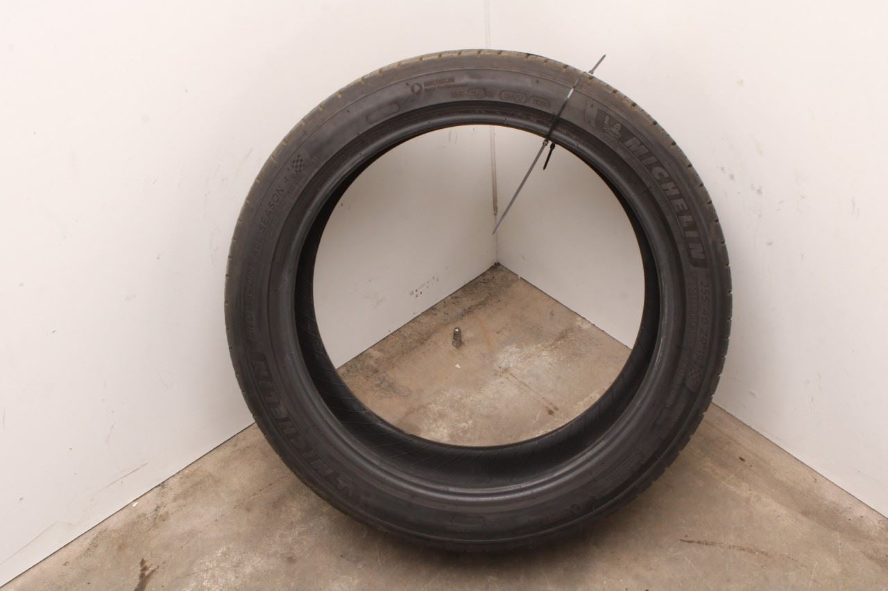 2024 Tire Michelin Pilot Sport All Season 4 255/40ZR19 100Y R811910