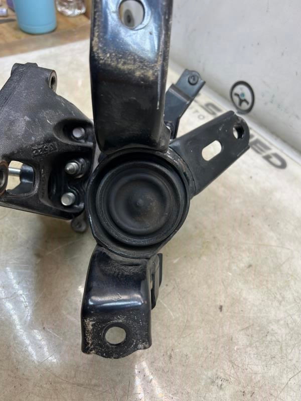 2011-15 Toyota Prius Two 1.8L FWD Right Engine Support Mount Bracket 12305-373006