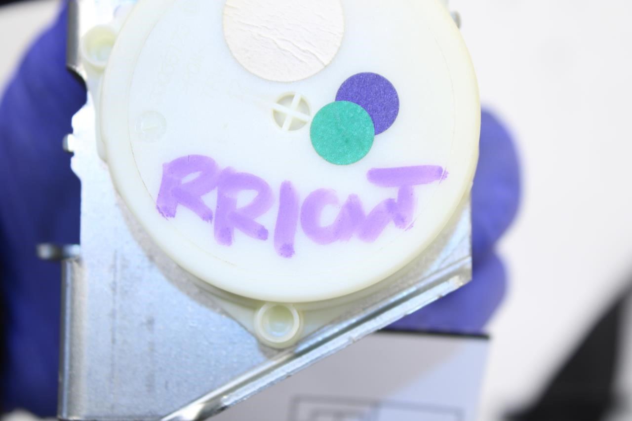 07-13 Mercedes-Benz S550 Rear Center 2nd Row Seat Belt Retractor 22186025859C94 - Alshned Auto Parts