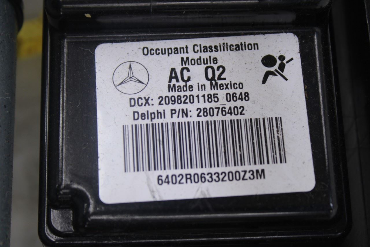 2006-09 Mercedes-Benz CLK 350 Front Right Side Seat Lower Adjustment Track Frame7
