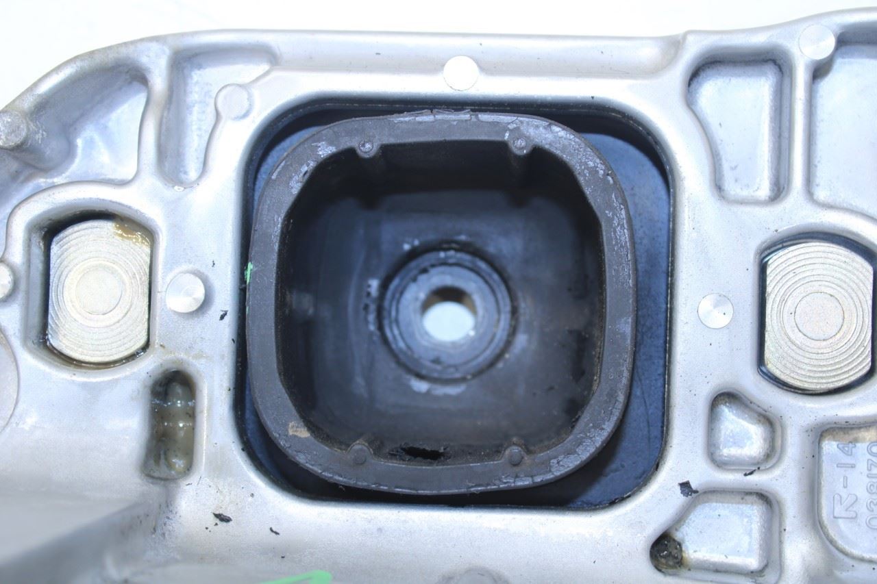 2017-2022 Nissan Rogue Sport SL 2.0L AWD Left Side Engine Mount Support Bracket - Alshned Auto Parts