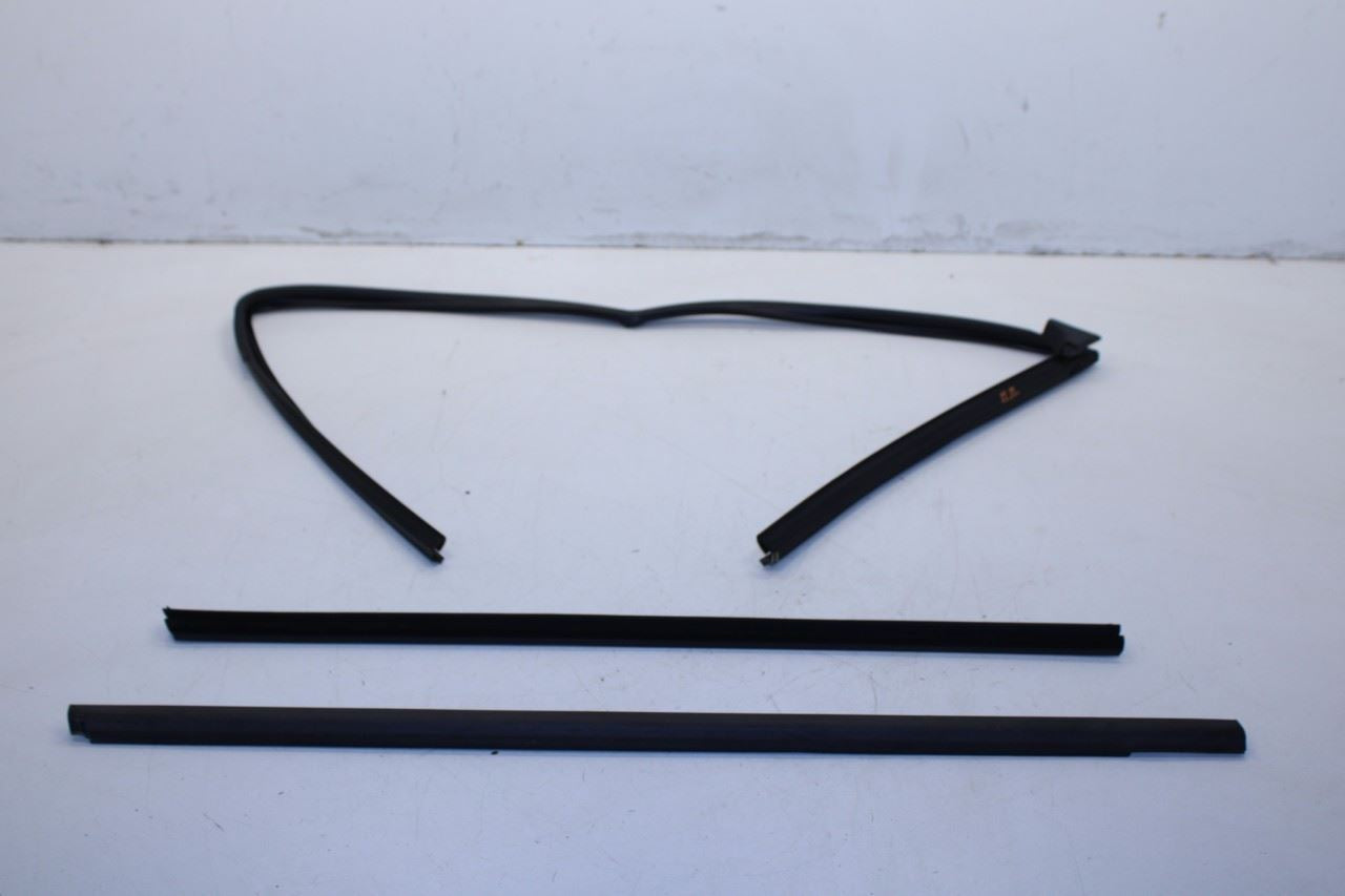 2020-2025 Kia Soul LX Front Right Door Run Channel w/ Belt Molding Weatherstrip - Alshned Auto Parts