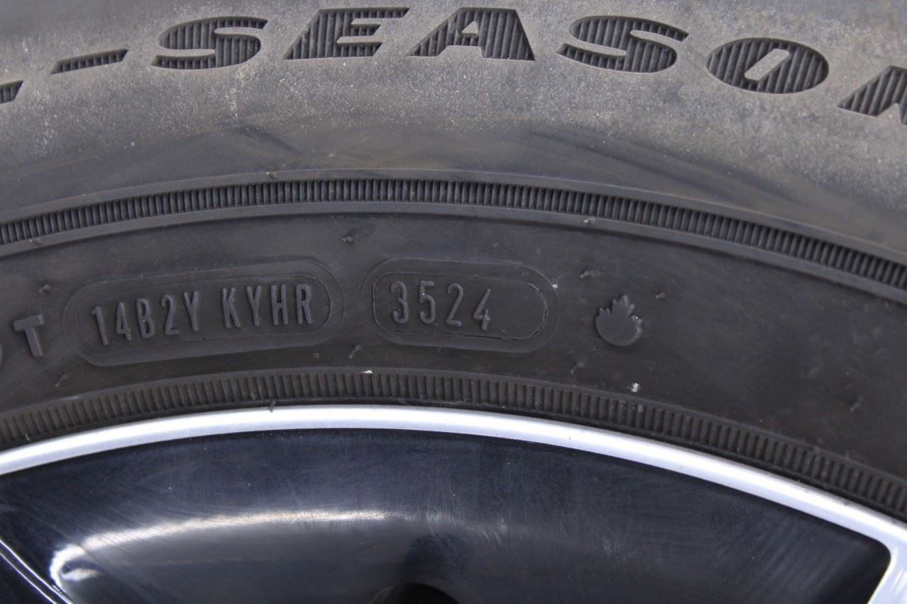 2014-19 Dodge Grand Caravan Wheel Tire Goodyear Assurance 225/65R17 R17x6 Set 414