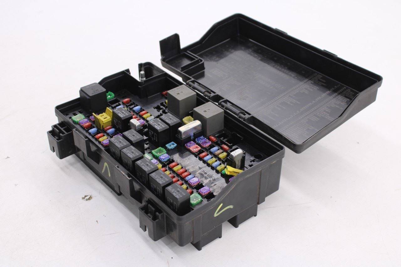 2015 Dodge Durango SXT 3.6L Engine Power Distribution Center Fuse Box 68242830AC - Alshned Auto Parts