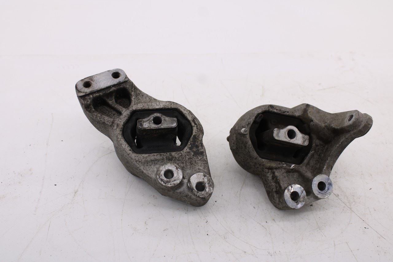 2019-24 Ram 1500 Big Horn 5.7L Left and Right Engine Mount Insulator 68248781AB0