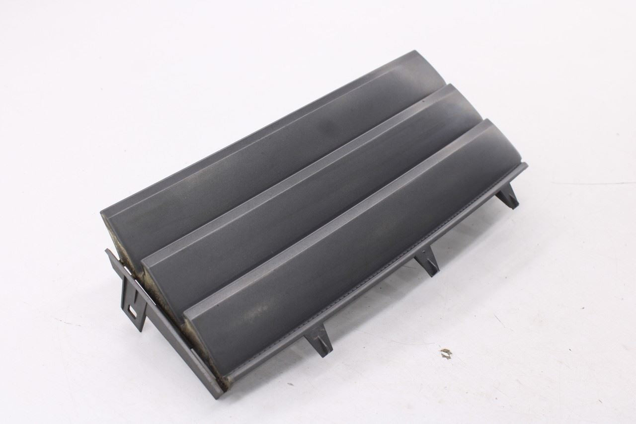 2010 Land Rover Range Rover HSE Front Right Side Fender Vent Grille LR011352 OEM2