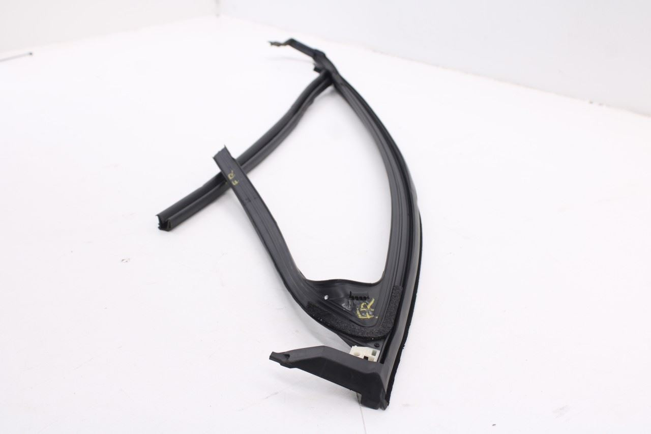 2018-2024 Chevrolet Equinox LT Front Right Side Door Window Run Channel 848665256