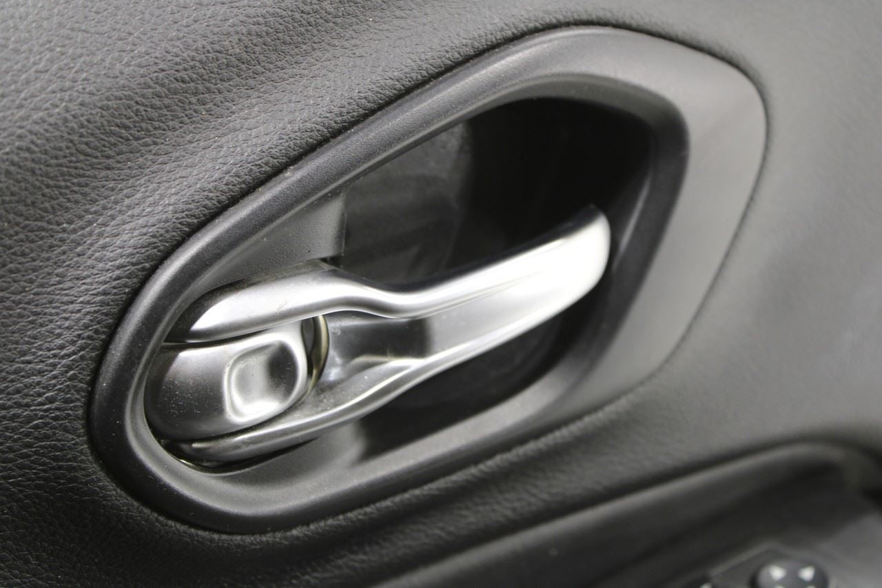 2019-2020 Jeep Cherokee Latitude Front Left Driver Door Trim Panel 6AX481X9AB - Alshned Auto Parts