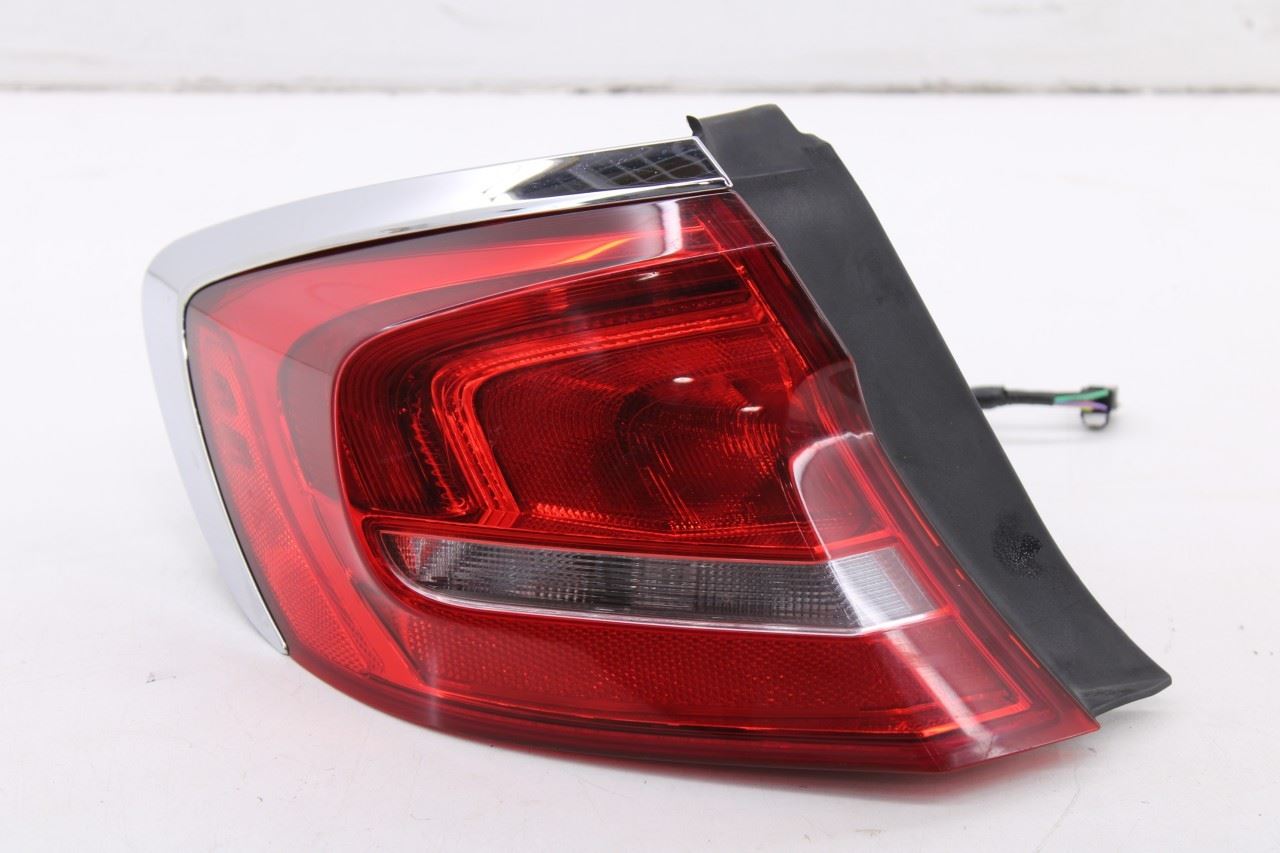 2017-2019 Buick Lacrosse Premium Rear Left Driver Side Tail Light Lamp 262530870