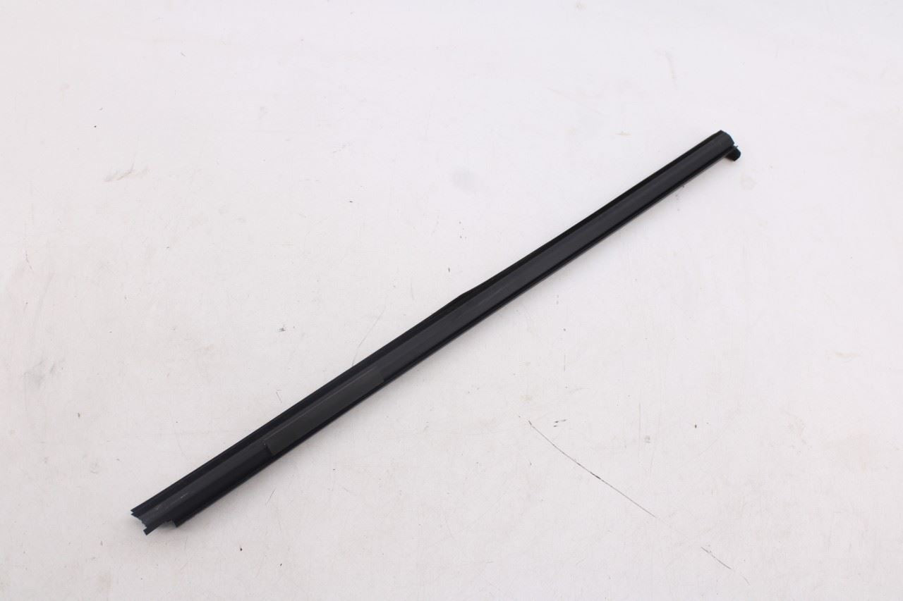 2014-2020 Infiniti QX60 Rear Left Door Run Channel w/ Belt Molding Weatherstrip4