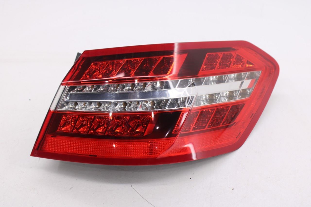 2010-2013 Mercedes-Benz E 350 Luxury 4Matic Rear Right Side Tail Light Lamp0