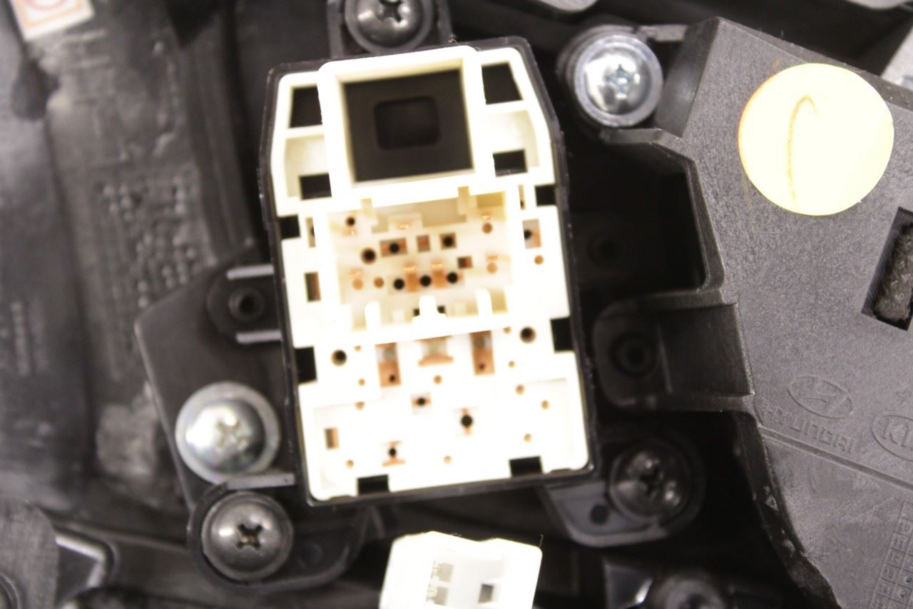 2015-2017 Hyundai Veloster Turbo Front Left Side Door Trim Panel 82301-2VBM1-YNG - Alshned Auto Parts