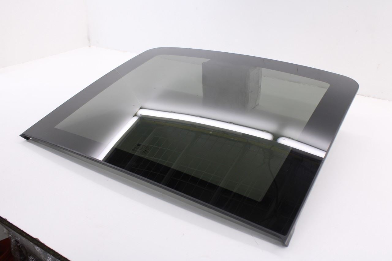 2018-2024 Chevrolet Equinox LT Roof Front Sunroof Window Glass 84374350 OEM3