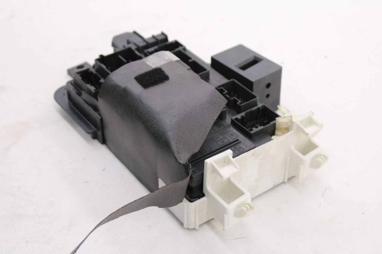 2010-2014 Ford Mustang Conv V6 Fuse Box Body Computer Control Module BCM BCU8