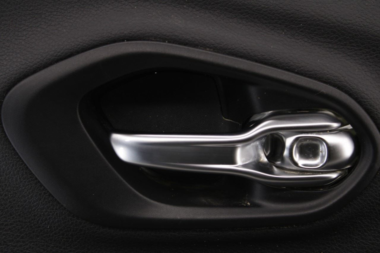 2017-2018 Jeep Cherokee Limited Front Right Side Door Trim Panel 6MD222X9AA OEM - Alshned Auto Parts