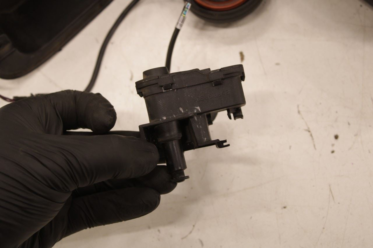 2012-2019 Volkswagen Passat SE 1.8L Fuel Tank Filler Housing Door Lid Cover - Alshned Auto Parts